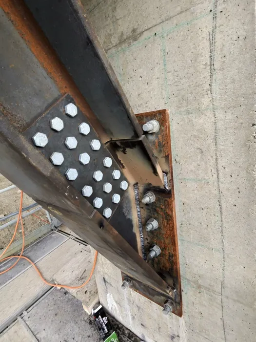 Bolted steel connection plate and beam